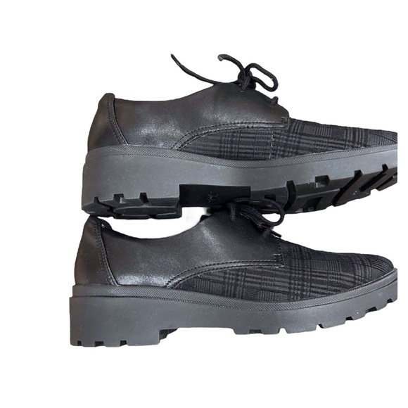 Clarks Fabric Oxfords, Size 9 - Picture 5 of 6